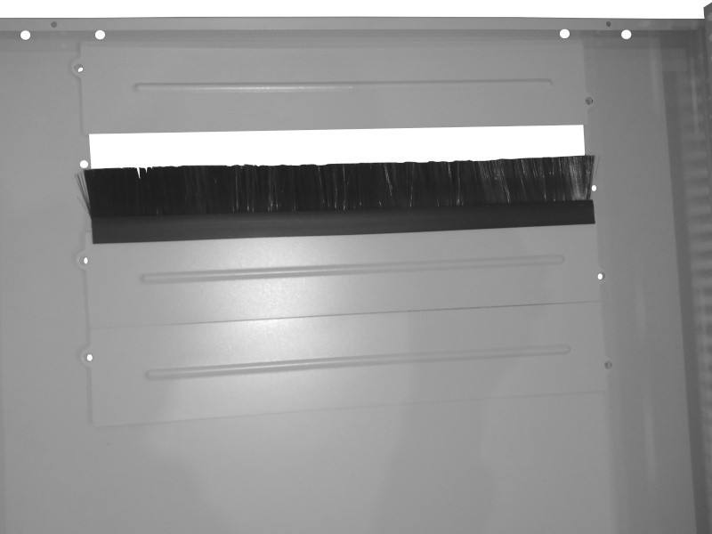 Кабельный НИЖНИЙ щеточный ввод для шкафов Optima