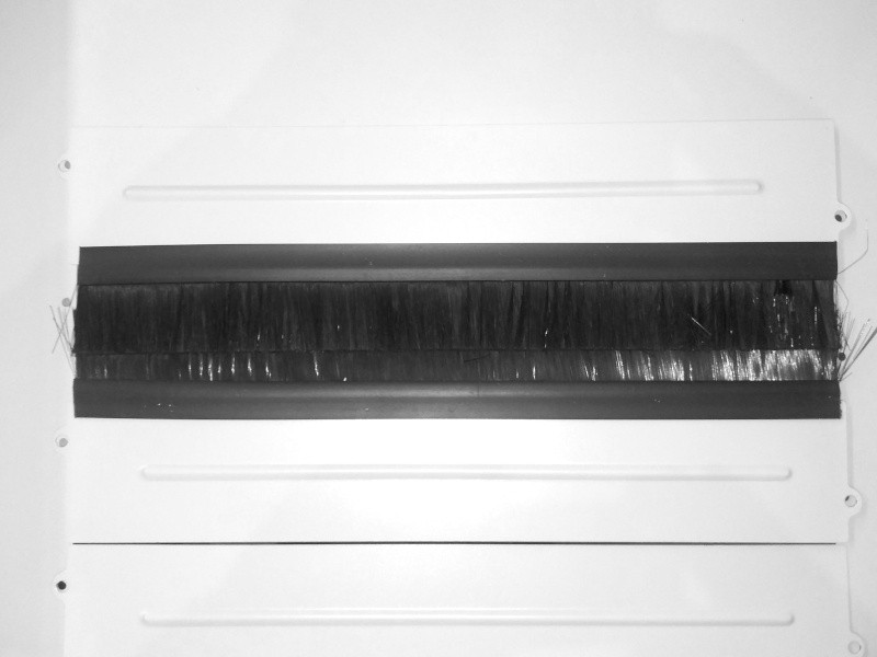 Кабельный НИЖНИЙ щеточный ввод для шкафов Optima