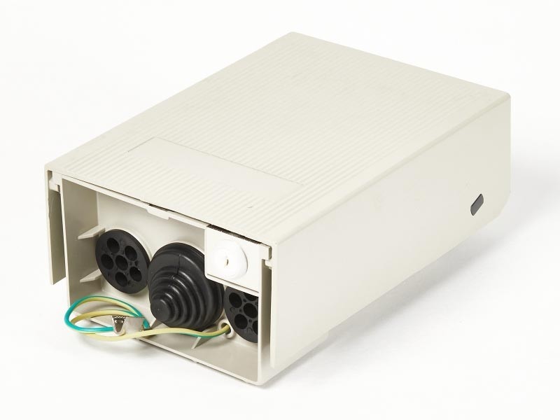 Коробка распределительная на 3 плинта заземленная, наружная (24*Г10*16,7см)