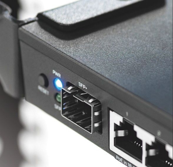 Маршрутизатор MikroTik RB4011iGS+RM