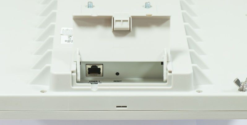 Маршрутизатор с антенной MikroTik QRT 5 (RB911G-5HPnD-QRT)